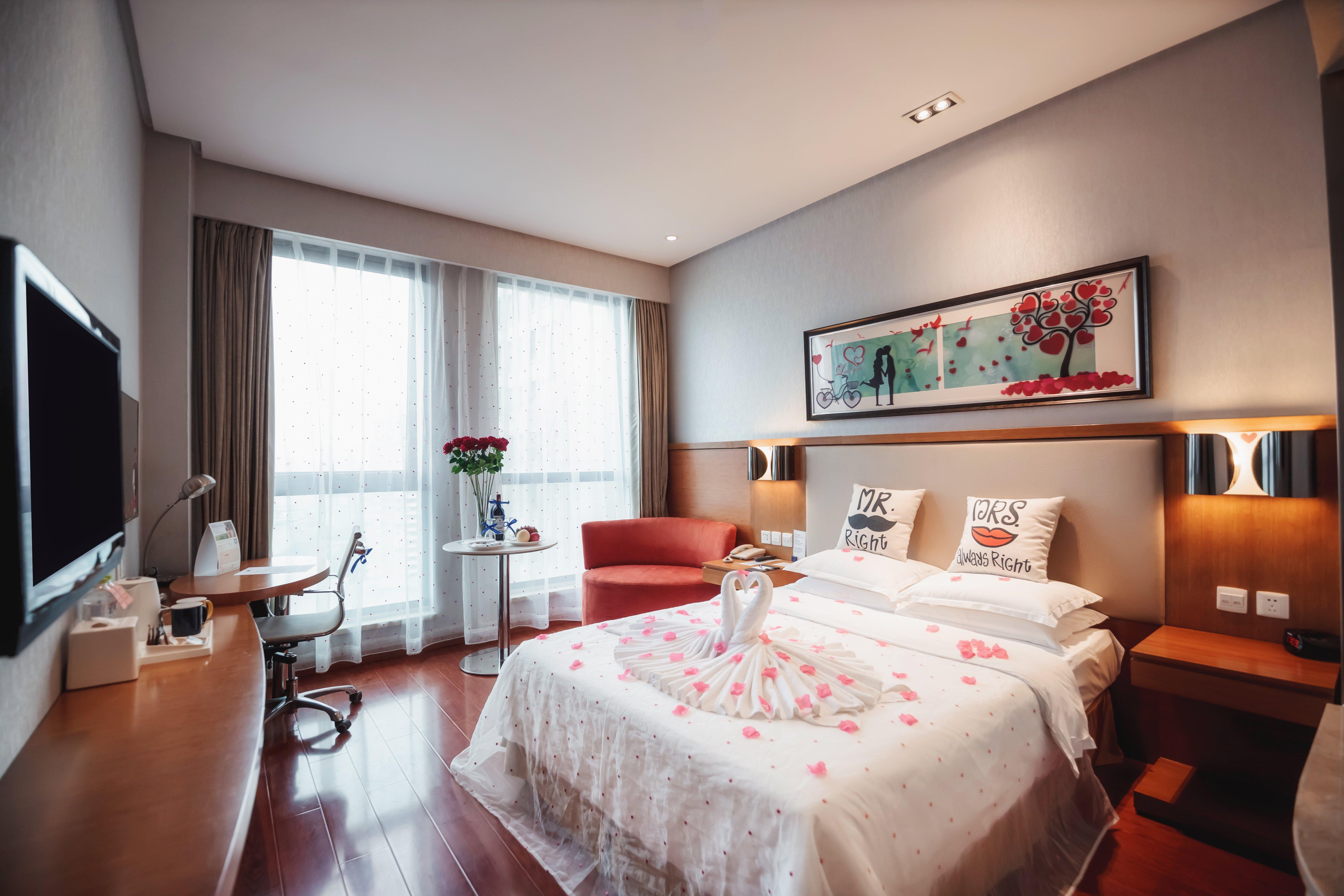 Holiday Inn Express Chongqing Guanyinqiao By Ihg Exterior photo