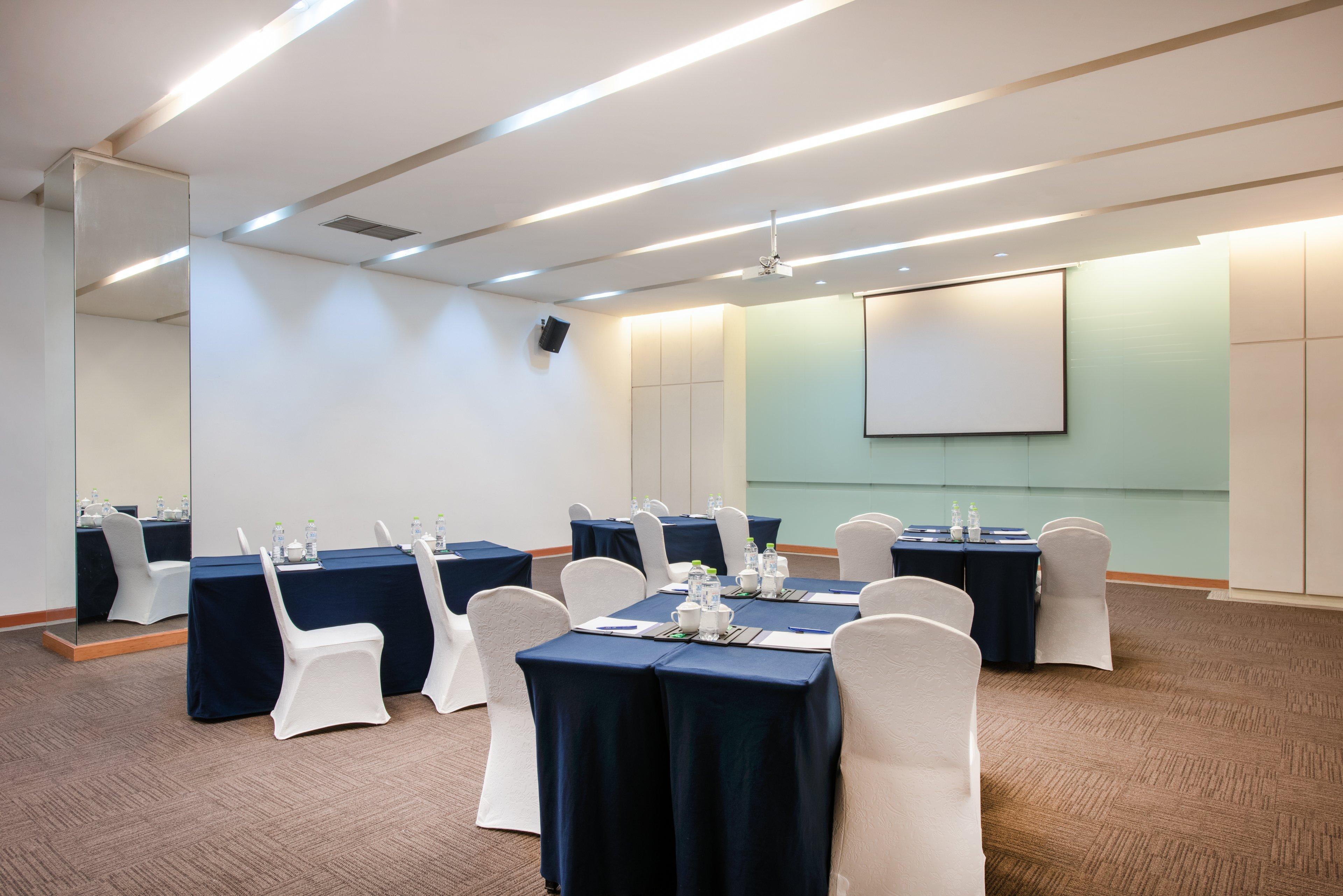 Holiday Inn Express Chongqing Guanyinqiao By Ihg Exterior photo