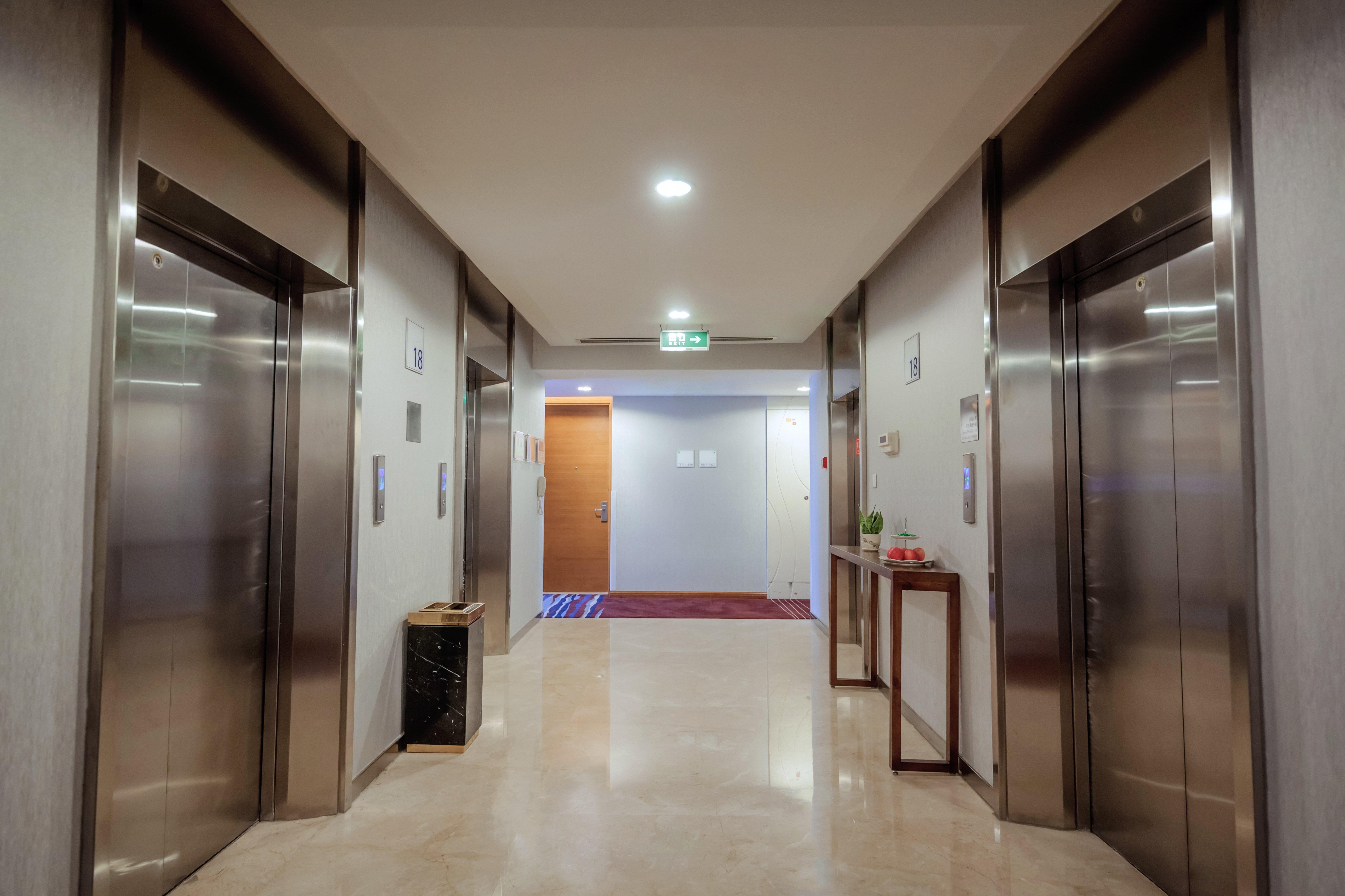 Holiday Inn Express Chongqing Guanyinqiao By Ihg Exterior photo
