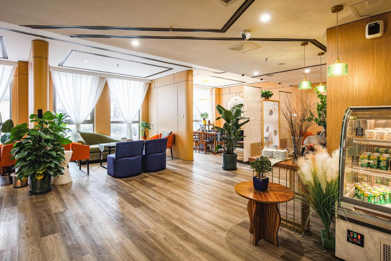 Holiday Inn Express Chongqing Guanyinqiao By Ihg Exterior photo