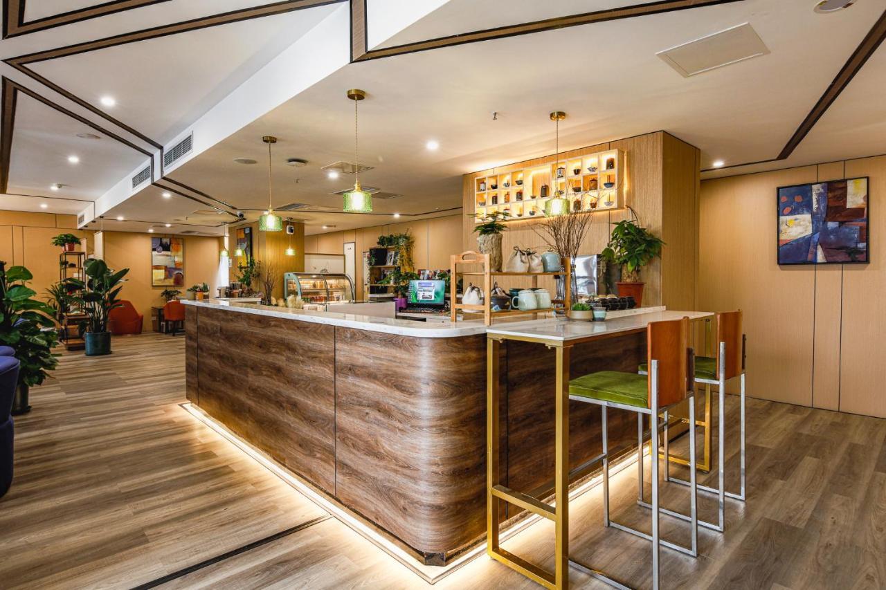 Holiday Inn Express Chongqing Guanyinqiao By Ihg Exterior photo