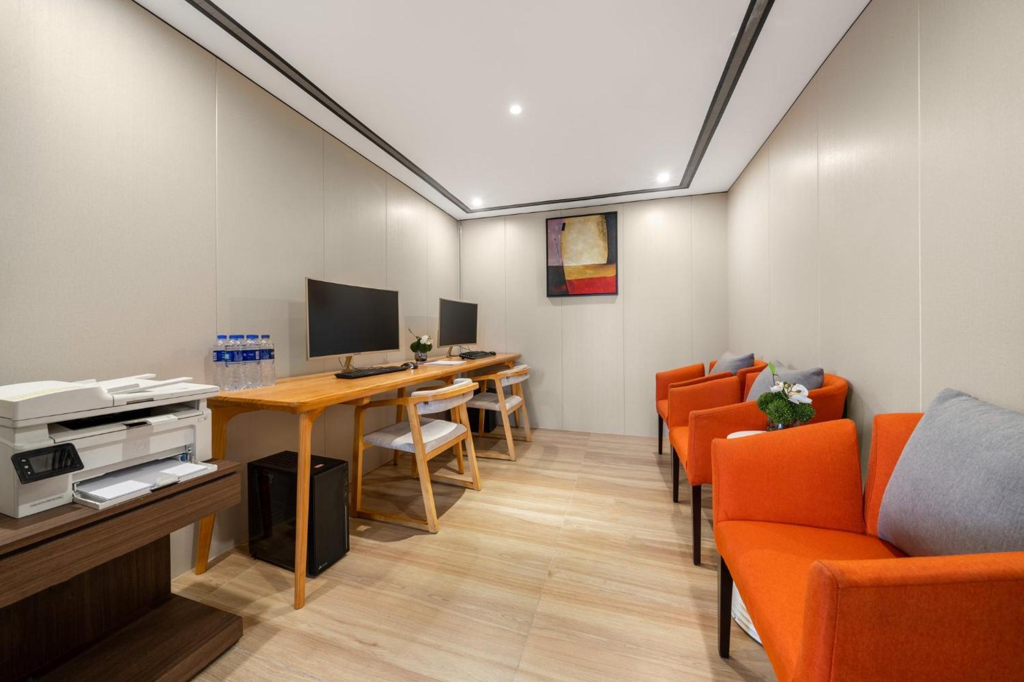 Holiday Inn Express Chongqing Guanyinqiao By Ihg Exterior photo