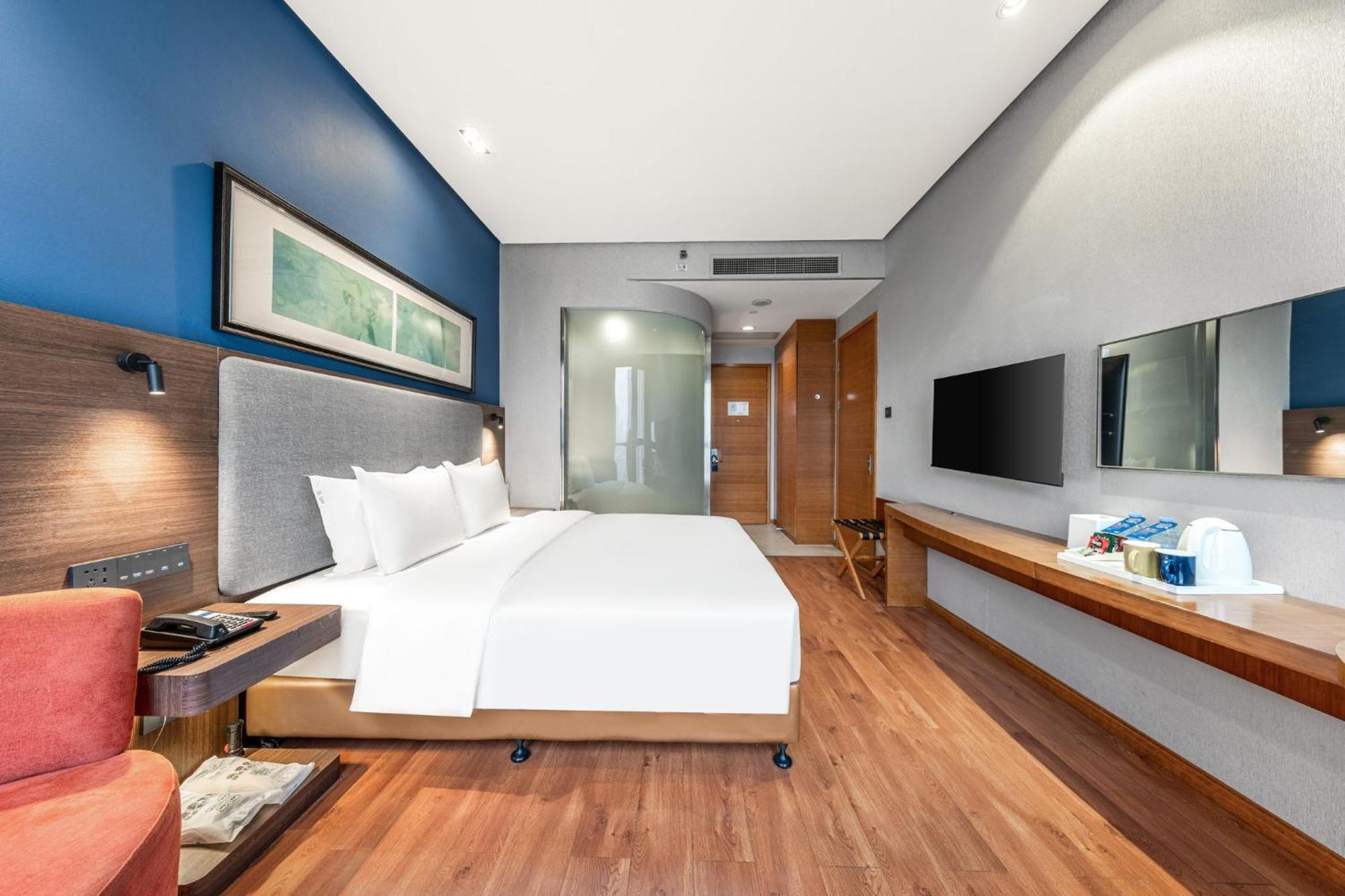 Holiday Inn Express Chongqing Guanyinqiao By Ihg Exterior photo
