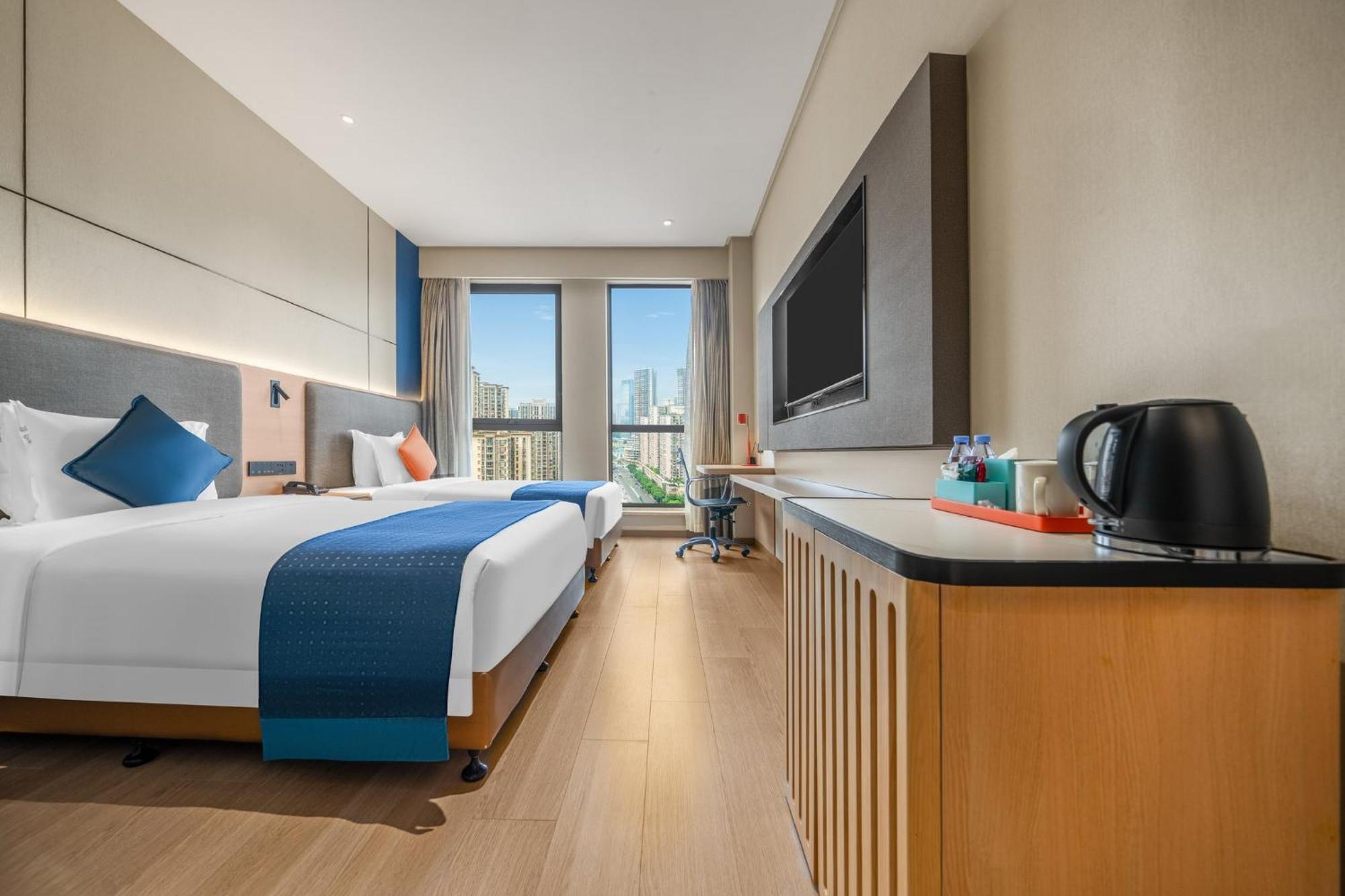 Holiday Inn Express Chongqing Guanyinqiao By Ihg Exterior photo